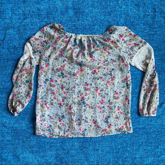 Floral Vintage-y Blouse - Picture 2 of 2